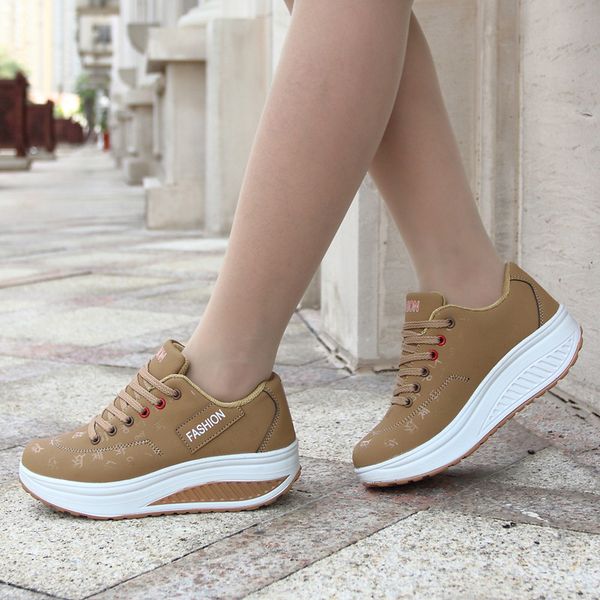 casual sports shoes leather face rocking shoes women's thick bottom korean version travel tide sponge cake large size single shoes fash
casual sports shoes leather face rocking shoes women's thick bottom korean version travel tide sponge cake large size single shoes fash