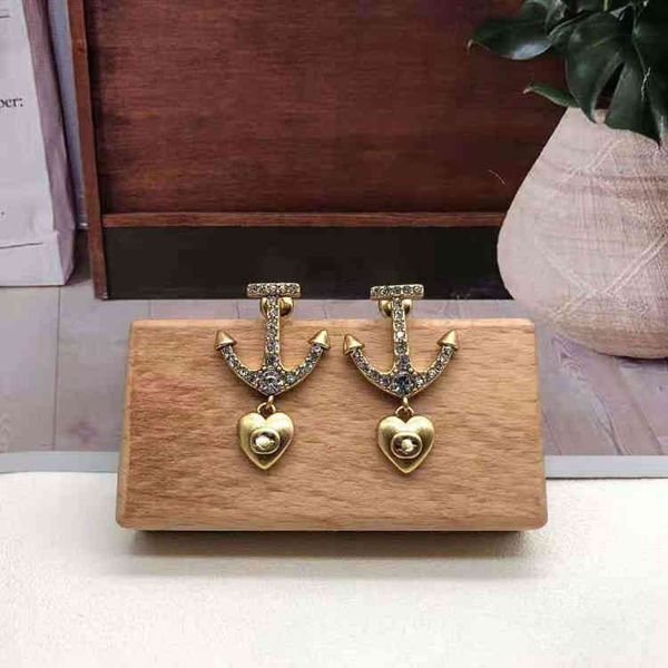 2022 heart-shaped barb rhinestone earrings brass 925 silver needle earrings female, Golden
2022 heart-shaped barb rhinestone earrings brass 925 silver needle earrings female, Golden