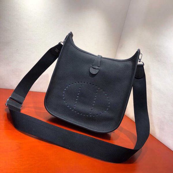 luxurys designers bags leather pure cowhide clutch hollow pierce letters message retro style shoulder girl crossbody purse women wallet gift
luxurys designers bags leather pure cowhide clutch hollow pierce letters message retro style shoulder girl crossbody purse women wallet gift