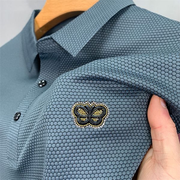 summer high grade ice silk breathable short sleeve t shirt men s loose large butterfly embroidered polo shirt trend wear 220719, White;black
summer high grade ice silk breathable short sleeve t shirt men s loose large butterfly embroidered polo shirt trend wear 220719, White;black