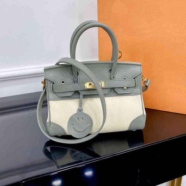 h family classic bag 2022 leather color matching trend portable single shoulder menger women's guangzhou
h family classic bag 2022 leather color matching trend portable single shoulder menger women's guangzhou