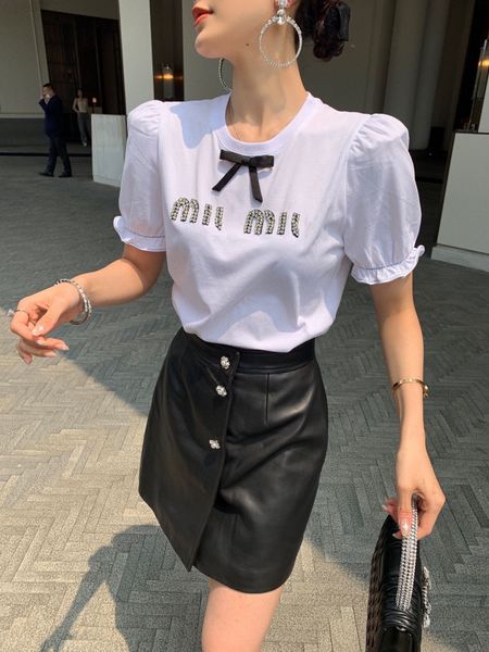 women's t-shirt designer miu miao 21 spring and summer new bilateral bow neck solid short sleeve t-shirt letter printing loose cotton t, White
women's t-shirt designer miu miao 21 spring and summer new bilateral bow neck solid short sleeve t-shirt letter printing loose cotton t, White