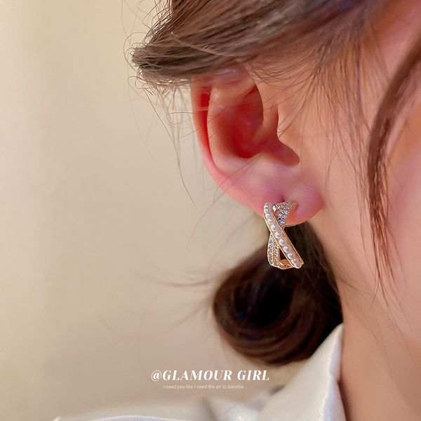 real gold electroplated silver needle zircon pearl geometry c- shaped earrings korean fashion ear studs design earrings female, Golden
real gold electroplated silver needle zircon pearl geometry c- shaped earrings korean fashion ear studs design earrings female, Golden