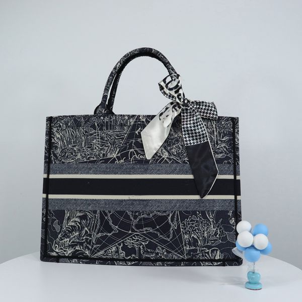 luxurys designer bag shoulder bags woman fashion classic handbags embroidery limited edition lady handbag high capacity travel v1c1
luxurys designer bag shoulder bags woman fashion classic handbags embroidery limited edition lady handbag high capacity travel v1c1