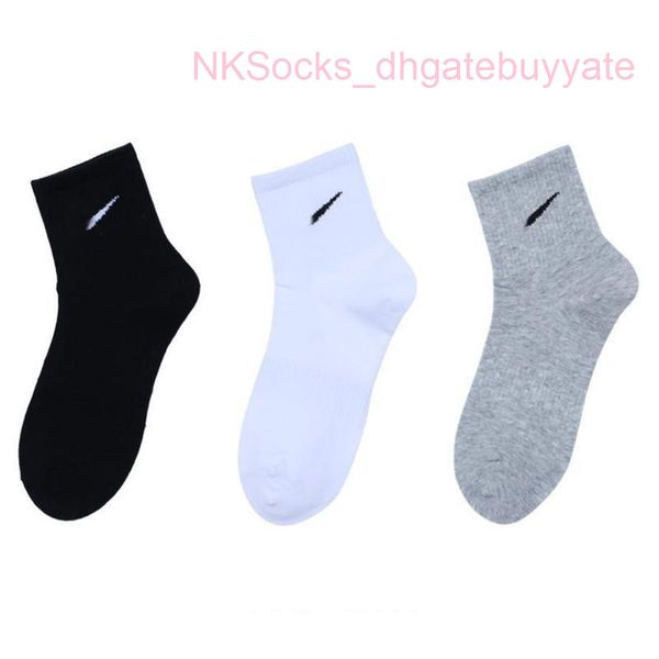classic fashion men's socks gift box stockings hook brand black white gray medium tube sports cotton sweat absorbing sock men women lux
classic fashion men's socks gift box stockings hook brand black white gray medium tube sports cotton sweat absorbing sock men women lux