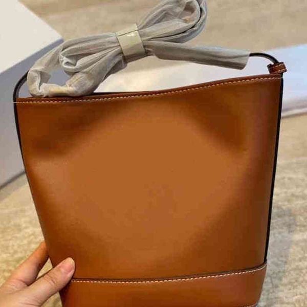 shoulder bags luxury brand fashion simple bucket wallet body with pattern women's designer real leather mobile phone handbags
shoulder bags luxury brand fashion simple bucket wallet body with pattern women's designer real leather mobile phone handbags