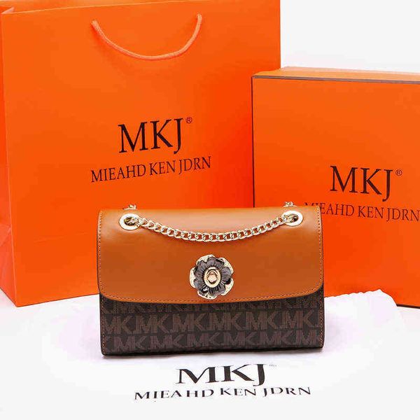 hong kong genuine leather women's bag 2022 chaoshan camellia foreign style chain one shoulder menger small square color matching
hong kong genuine leather women's bag 2022 chaoshan camellia foreign style chain one shoulder menger small square color matching
