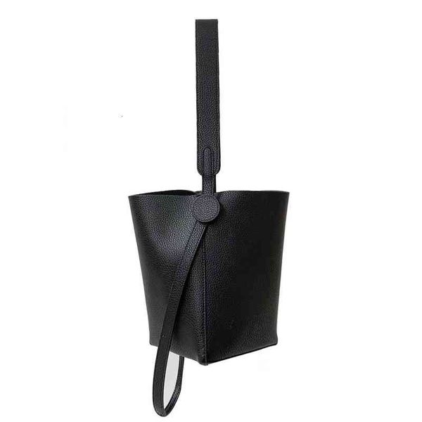 designers bags commuter women's bag 2022 new type messenger niche design advanced feeling one shoulder cowhide tote bucket bag
designers bags commuter women's bag 2022 new type messenger niche design advanced feeling one shoulder cowhide tote bucket bag