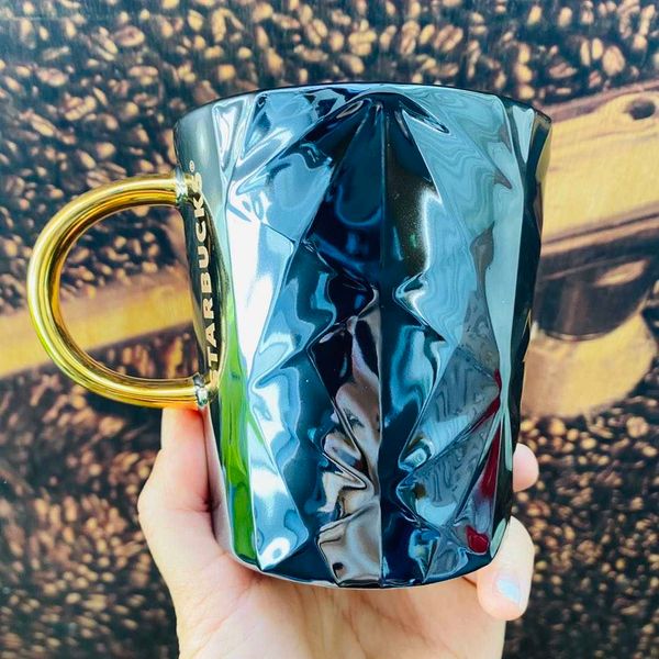 starbucks cup 2020 summer 350ml black gold animal pattern mug striped male and female couple drinking cup 
starbucks cup 2020 summer 350ml black gold animal pattern mug striped male and female couple drinking cup