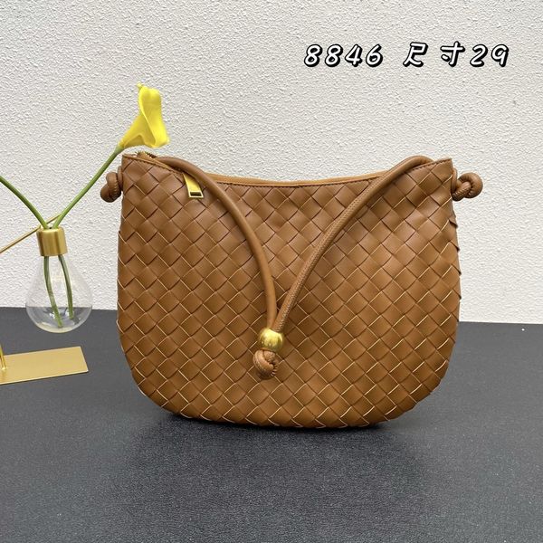 brand designer armpit bag turn bag woven messenger bag calfskin material fashion ladies shoulder bags tote 2 size 27cm 29cm
brand designer armpit bag turn bag woven messenger bag calfskin material fashion ladies shoulder bags tote 2 size 27cm 29cm