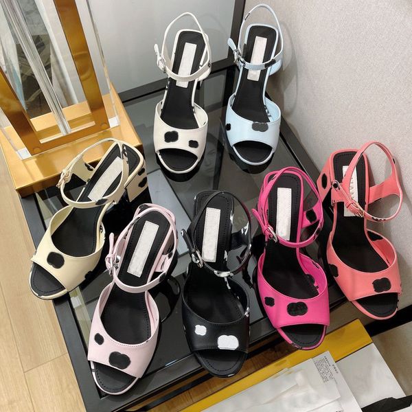 2021 aaaaa+luxury sandals women slipper men slides leather sandal womens hook & loop casual shoes 35-41 with black box and dust bag 888
2021 aaaaa+luxury sandals women slipper men slides leather sandal womens hook & loop casual shoes 35-41 with black box and dust bag 888