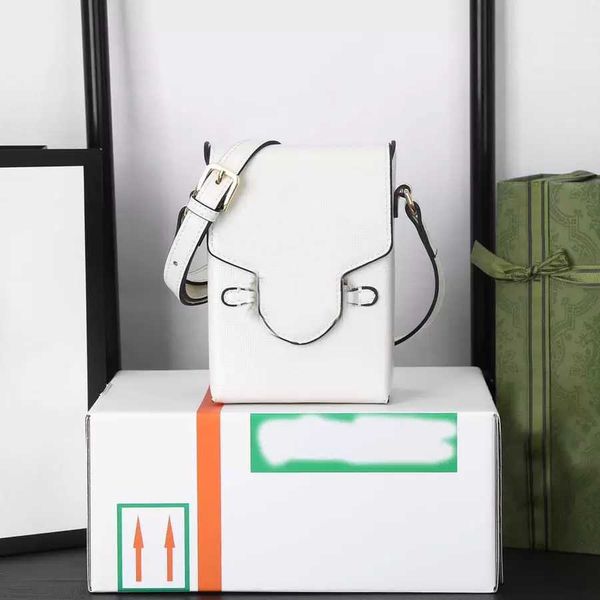 2021 designer mobile phone bag fashion solid color british noble style horse buckle one shoulder messengerbag
2021 designer mobile phone bag fashion solid color british noble style horse buckle one shoulder messengerbag