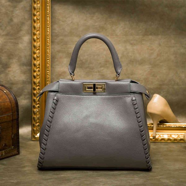 ladies fashion personality trend new brand bag wholesale leather women's hand-held single shoulder
ladies fashion personality trend new brand bag wholesale leather women's hand-held single shoulder
