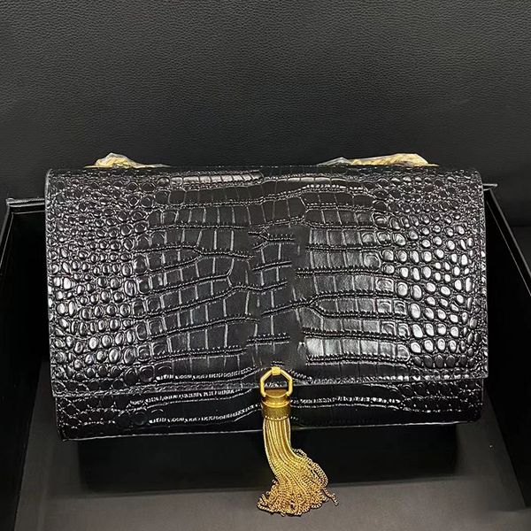 design crocodile pattern tassel bag retro leather ladies new clutch fashion large capacity multifunctional diagonal shoulder bag
design crocodile pattern tassel bag retro leather ladies new clutch fashion large capacity multifunctional diagonal shoulder bag