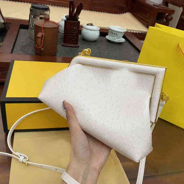 women luxurys designers trapezoidal clip bag f-shaped buckle shoulder cross body hobo designer luxury handbags lady messenger clutch purses
women luxurys designers trapezoidal clip bag f-shaped buckle shoulder cross body hobo designer luxury handbags lady messenger clutch purses