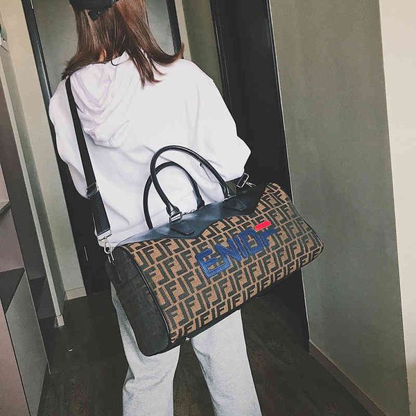 2022 new designer handbags bags short distance light letter sports men's and business
2022 new designer handbags bags short distance light letter sports men's and business