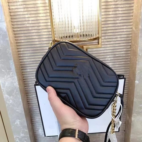 classic rectangular leather wavy female bag with shoulder strap single shoulder slant can be
classic rectangular leather wavy female bag with shoulder strap single shoulder slant can be