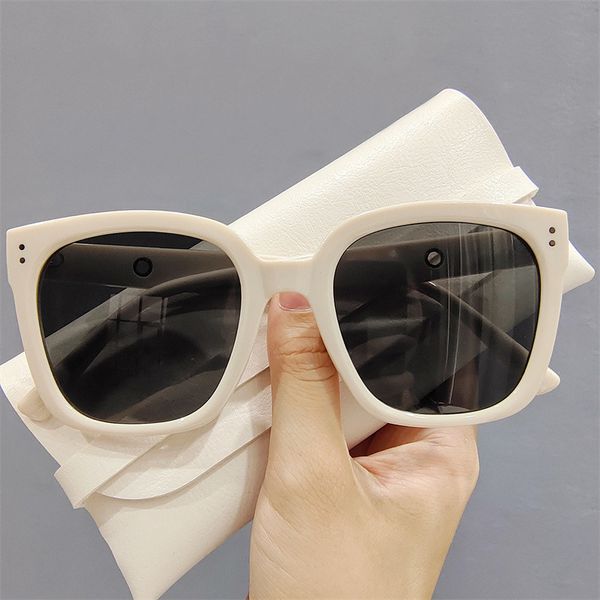 fashion irregular frame sunglass new cool trendy brand digner men women glass popular colorful uv400 female shad, White;black
fashion irregular frame sunglass new cool trendy brand digner men women glass popular colorful uv400 female shad, White;black
