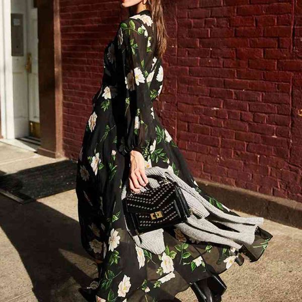 casual dresses early spring and summer female mulberry silk big flower printed bubble sleeve vneck dress, Black;gray
casual dresses early spring and summer female mulberry silk big flower printed bubble sleeve vneck dress, Black;gray