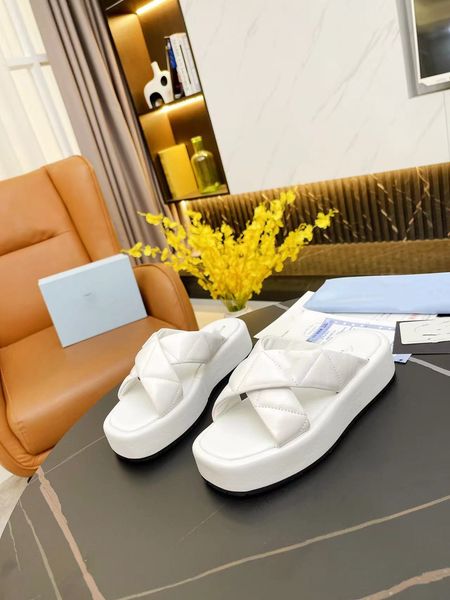 2022 designer leather women sandals summer flat slipper fashion beach woman big head rainbow letters slippers 0601, Black
2022 designer leather women sandals summer flat slipper fashion beach woman big head rainbow letters slippers 0601, Black