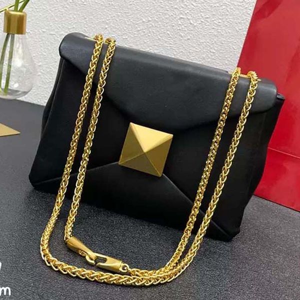 luxury fashion summer women's handbag rivet chain bag women shoulder bag womens inner and outer genuine leather bags
luxury fashion summer women's handbag rivet chain bag women shoulder bag womens inner and outer genuine leather bags