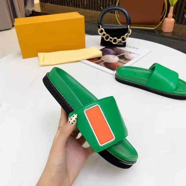slippers designer women mules waterfront slide sandals thick flip flops luxurys summer fashion wide flat shoes with box and dust wy6w, Black
slippers designer women mules waterfront slide sandals thick flip flops luxurys summer fashion wide flat shoes with box and dust wy6w, Black
