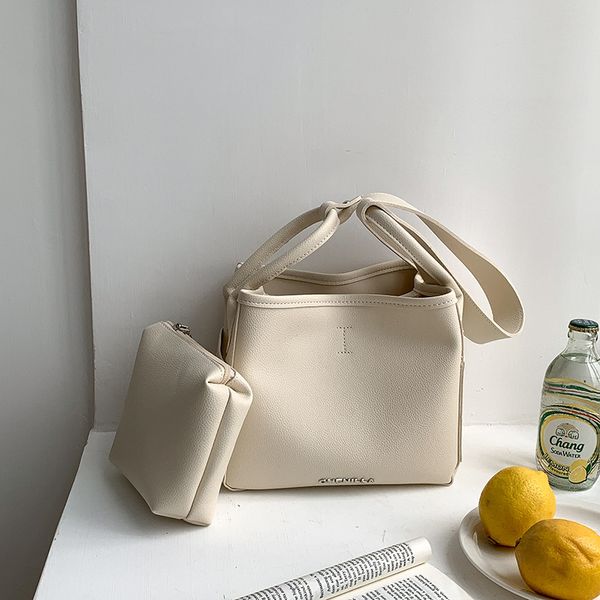 designer bags shoulder handbags with large capacity and buckets leather texture 23cm
designer bags shoulder handbags with large capacity and buckets leather texture 23cm