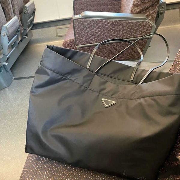 waterproof nylon shopping bag leisure one shoulder backpack portable tote bag large capacity men's and women's fashion reusable ga
waterproof nylon shopping bag leisure one shoulder backpack portable tote bag large capacity men's and women's fashion reusable ga