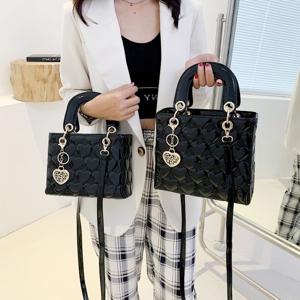 women bags chain handbags classic 's heart-shaped lady handbag crossbody for 2022 fashion shoulder for female messenger
women bags chain handbags classic 's heart-shaped lady handbag crossbody for 2022 fashion shoulder for female messenger