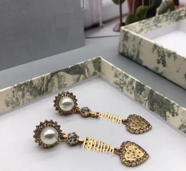 charm earrings luxury jewelry designer original packagingor letter djia italian ja letters heart-shaped full diamond retro earrings, Golden
charm earrings luxury jewelry designer original packagingor letter djia italian ja letters heart-shaped full diamond retro earrings, Golden