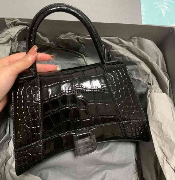 handbags balencaigass fashion bags 2022 net red same b-button crocodile hourglass leather women's one shoulder slant cross handbag tote
handbags balencaigass fashion bags 2022 net red same b-button crocodile hourglass leather women's one shoulder slant cross handbag tote
