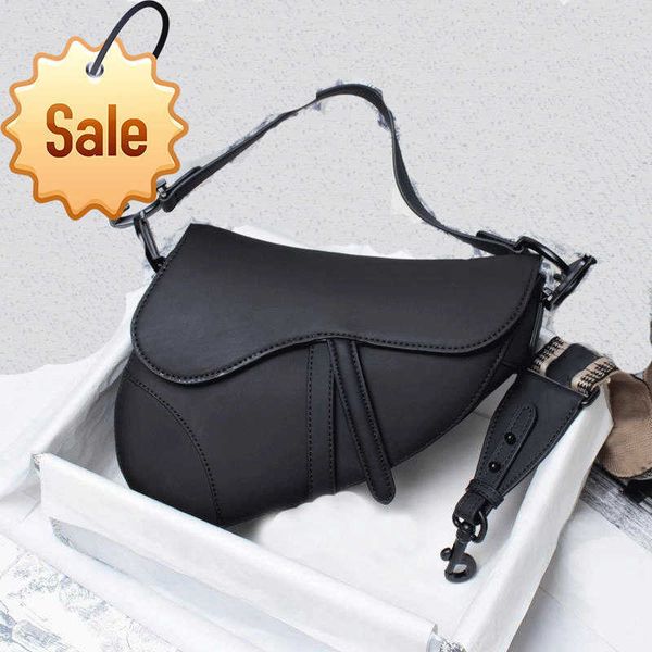 women luxurys fashiondesigners bags 2022 ladies matt black leather letters embroidery saddle houlder messenger lady handbag with gift box
women luxurys fashiondesigners bags 2022 ladies matt black leather letters embroidery saddle houlder messenger lady handbag with gift box