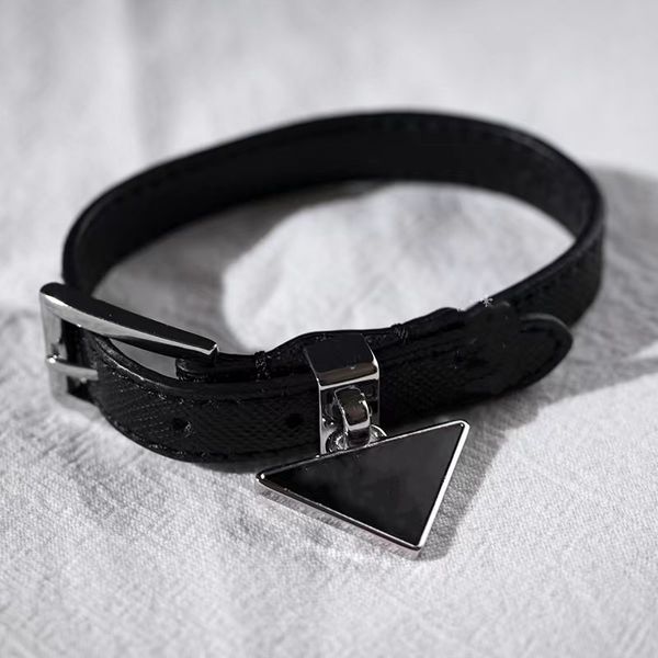 2021 love bracelet designer jewelry bangle stainless steel luxury buckle jewelrys women mens brand cart necklace bracelets, Golden;silver
2021 love bracelet designer jewelry bangle stainless steel luxury buckle jewelrys women mens brand cart necklace bracelets, Golden;silver