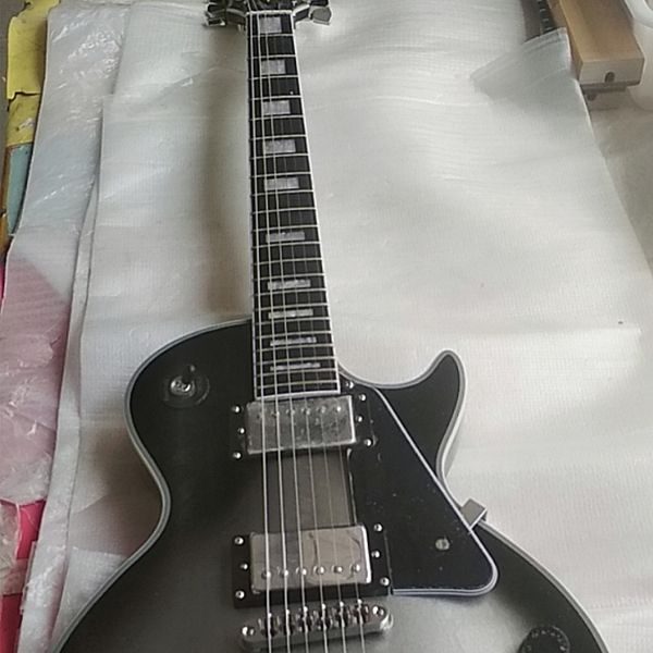 guitar china oem factory customized quilted silverburst ebony fretboard electric guitar
guitar china oem factory customized quilted silverburst ebony fretboard electric guitar