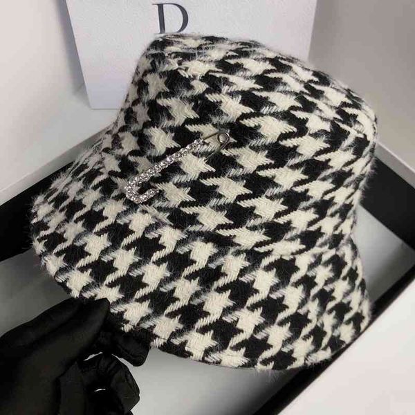hats autumn winter double layer woolen fisherman korean version thousand bird lattice basin net red rhinestone pin leisure, Blue;gray
hats autumn winter double layer woolen fisherman korean version thousand bird lattice basin net red rhinestone pin leisure, Blue;gray