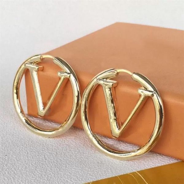 2021 designer letter stud earrings fashion gold hoop earring for lady women party jewellery new wedding lovers gift engagement276q, Golden;silver
2021 designer letter stud earrings fashion gold hoop earring for lady women party jewellery new wedding lovers gift engagement276q, Golden;silver