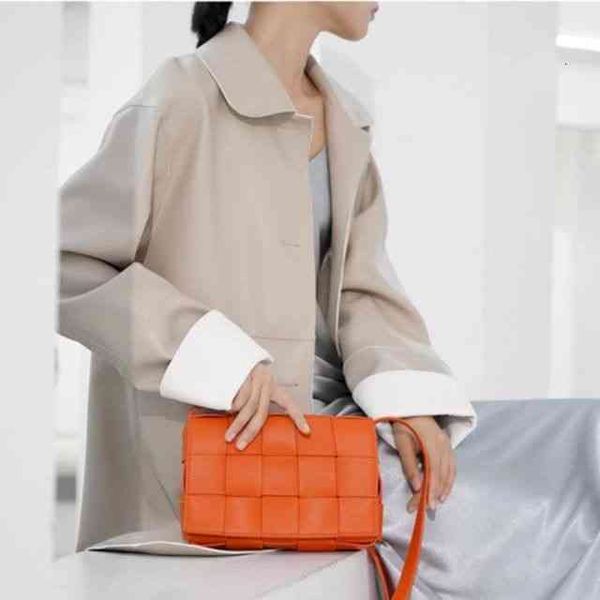 original edition designer handbags venetass bottegas's fox netas golden woven leather small square bag retro simple one shoulder versat
original edition designer handbags venetass bottegas's fox netas golden woven leather small square bag retro simple one shoulder versat