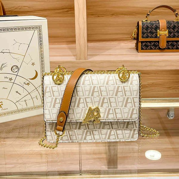 2022 new designer crossbody bags women's summer 2022 light luxury messenger fashion portable chain small square bag
2022 new designer crossbody bags women's summer 2022 light luxury messenger fashion portable chain small square bag