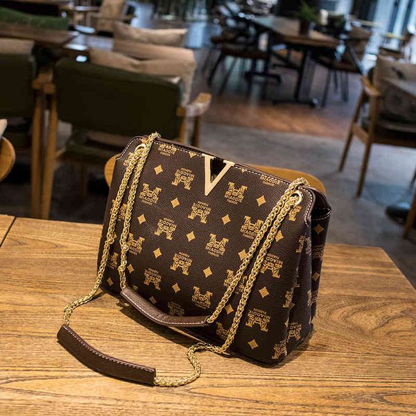 designer handbags bag women's new korean version cross messenger single shoulder bag niche design chain printed net red fashion
designer handbags bag women's new korean version cross messenger single shoulder bag niche design chain printed net red fashion