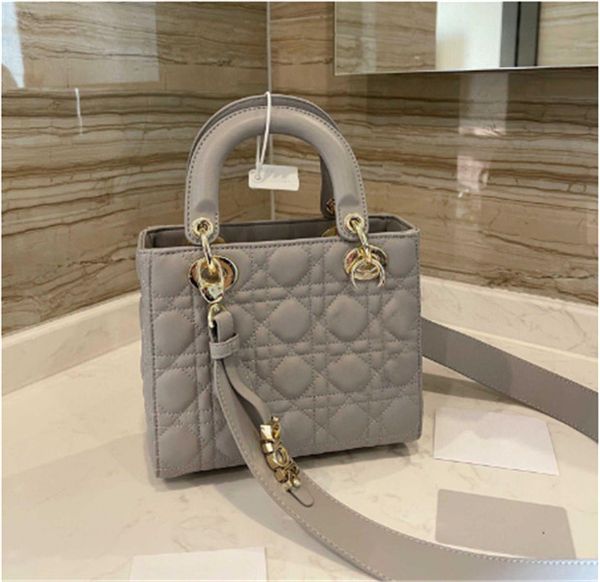 cute 2022 black ladies bags r luxury handbags silver shoulder bag cross-body women totes crossbody clutch fashion handbag thread
cute 2022 black ladies bags r luxury handbags silver shoulder bag cross-body women totes crossbody clutch fashion handbag thread