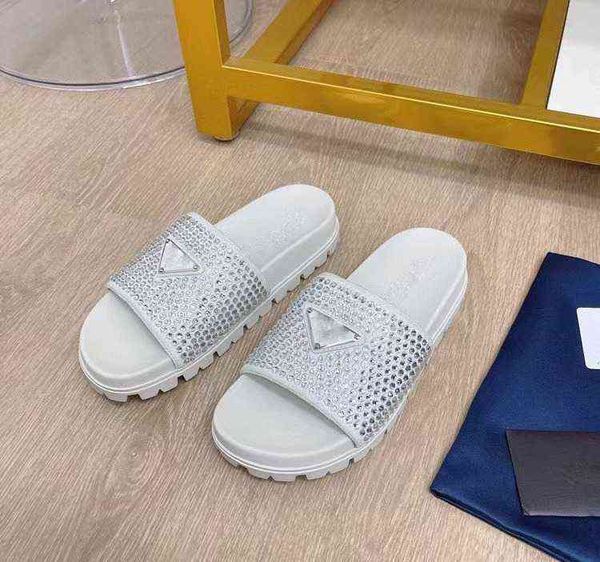 2022 summer new rhinestone thick soled sandals slippers wear the word "female leisure" of the same star style, Black
2022 summer new rhinestone thick soled sandals slippers wear the word "female leisure" of the same star style, Black