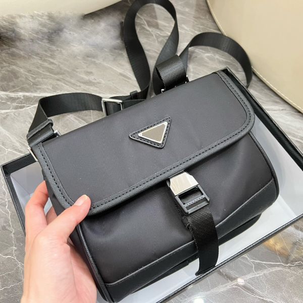 same designer boy he cross body bag men backpack classical boy totes luxury purse with box
same designer boy he cross body bag men backpack classical boy totes luxury purse with box