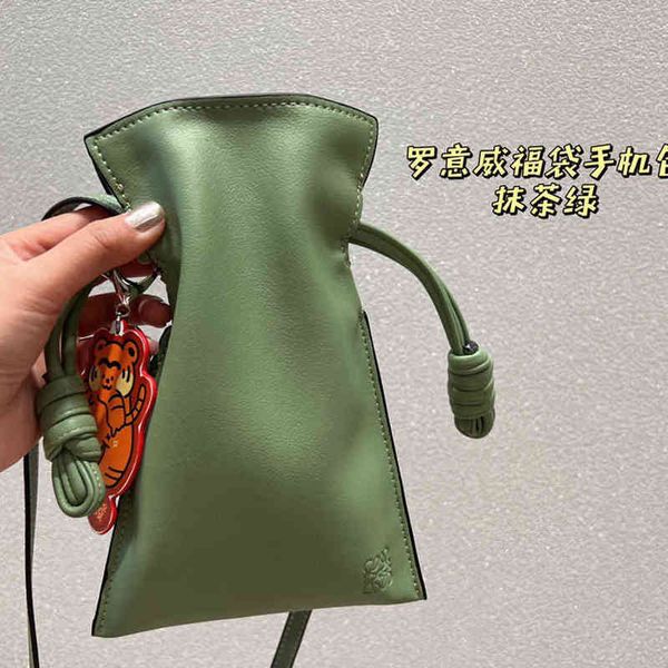 luo yiwei's cowhide mobile phone bag is versatile niche fashion european and style leather women's
luo yiwei's cowhide mobile phone bag is versatile niche fashion european and style leather women's