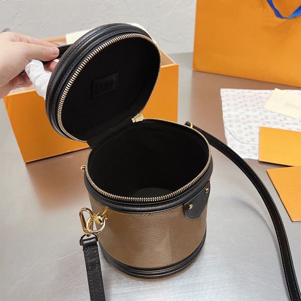 fashion 2022 re-edition practical cosmetic bag women luxurys designers bags pu large capacity crossbody bucket bag shopping shoulder totes l
fashion 2022 re-edition practical cosmetic bag women luxurys designers bags pu large capacity crossbody bucket bag shopping shoulder totes l