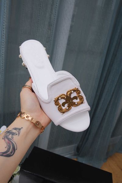 designer classic ladies flat sandals black red open toe leather slippers heel design pearl embellished letter flip flops
designer classic ladies flat sandals black red open toe leather slippers heel design pearl embellished letter flip flops