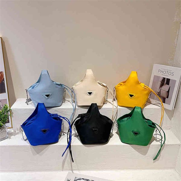 factory wholesale bag women's bag candy colored nylon large capacity portable single shoulder messenger foreign style bucket
factory wholesale bag women's bag candy colored nylon large capacity portable single shoulder messenger foreign style bucket