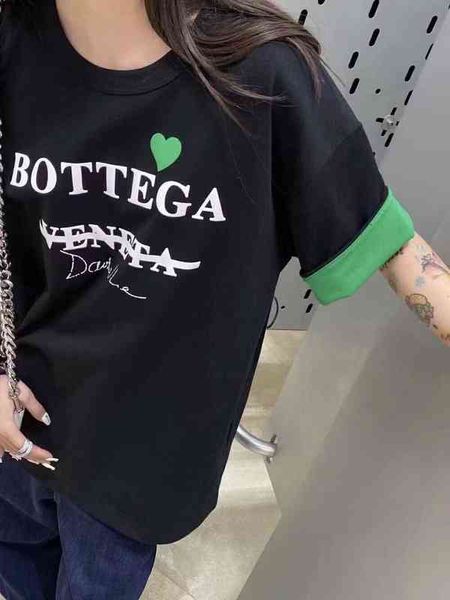 brand bottegas luxury venetas's original green color block letter foam printed short sleeve t-shirt for women loose and fashionable, White
brand bottegas luxury venetas's original green color block letter foam printed short sleeve t-shirt for women loose and fashionable, White