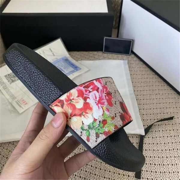 men women luxury slippers fashion designer shoes flower slides summer wide flat sandals sandal flip flop size 35-45, Black
men women luxury slippers fashion designer shoes flower slides summer wide flat sandals sandal flip flop size 35-45, Black