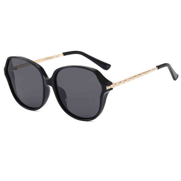 2021 new polarizing sunglass women's sunglass and the same anti ultraviolet mh red sunglass, White;black
2021 new polarizing sunglass women's sunglass and the same anti ultraviolet mh red sunglass, White;black