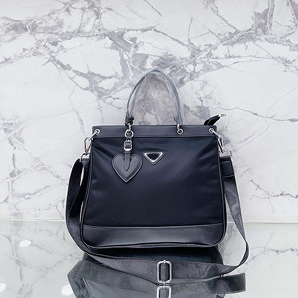 superior quality nylon tote bag women's fashionable simple oblique armpit bag large capacity candy color handbill shoulder bags p
superior quality nylon tote bag women's fashionable simple oblique armpit bag large capacity candy color handbill shoulder bags p